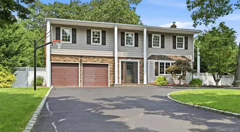 54 Twin Oaks Dr, Kings Park, NY 11754