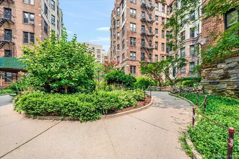 758 Brady Ct #214, New York, NY 10462