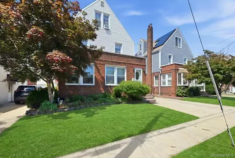 547 N 11th St, North Hempstead, NY 11040