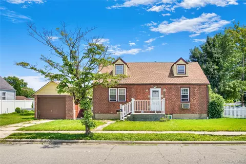 57 Franklin St, Elmont, NY 11003