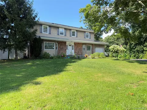 7 Estates Dr, Port Jefferson Station, NY 11776