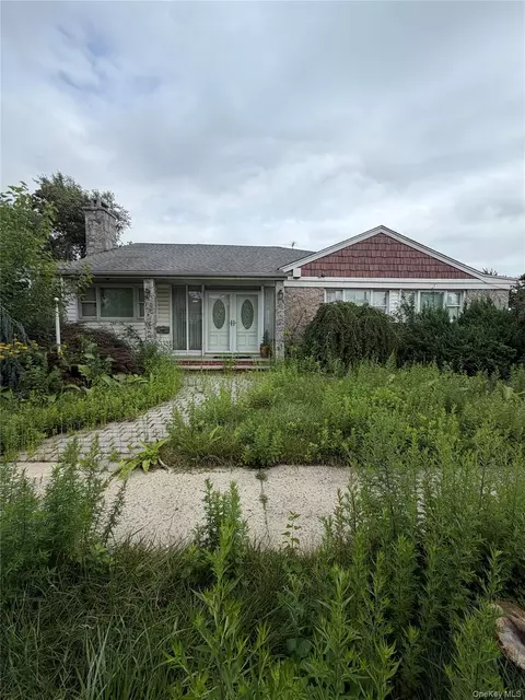 26106 69th Ave, Glen Oaks, NY 11004
