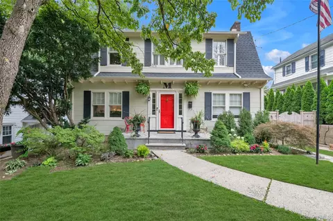 320 Forest Rd, New York, NY 11363