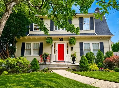 320 Forest Rd, New York, NY 11363