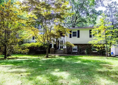 270 Bardonia Rd, Clarkstown, NY 10954