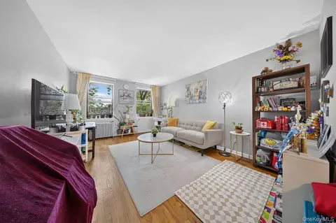 215-43 48th Ave #3E, New York, NY 11361
