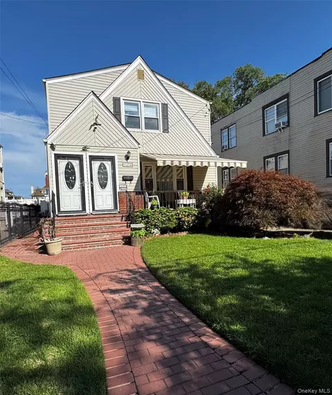 1376 Eggert Pl, Far Rockaway, NY 11691