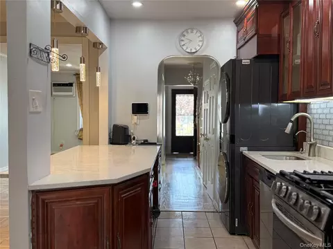 2944 Lurting Ave, New York, NY 10469