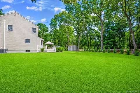 Exterior - 15 Cedar Ln, Brookhaven, NY 11772 photo 9 of 14