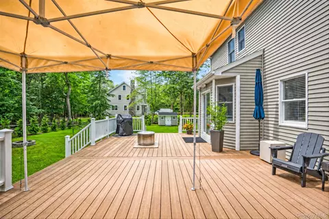 Exterior - 15 Cedar Ln, Brookhaven, NY 11772 photo 6 of 14