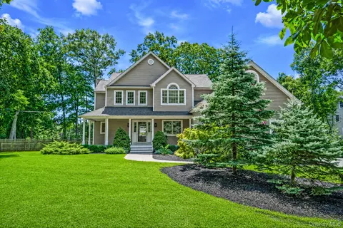 Exterior - 15 Cedar Ln, Brookhaven, NY 11772 photo 2 of 14