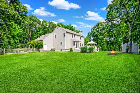 Exterior - 15 Cedar Ln, Brookhaven, NY 11772 photo 11 of 14