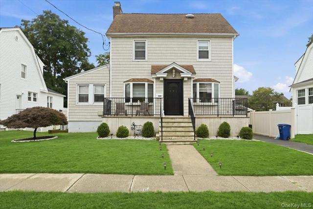 351 Hewlett Pkwy, Hewlett, NY 11557