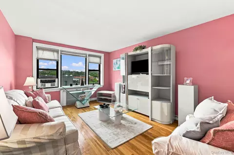 10 Franklin Ave #2A, White Plains, NY 10601