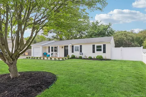 Exterior - 91 Circle Dr W, Patchogue, NY 11772 photo 13 of 14