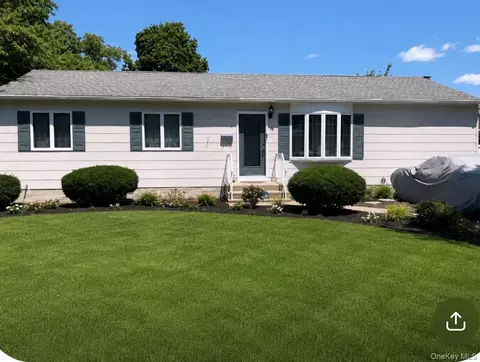 48 Ellen St, Bay Shore, NY 11706