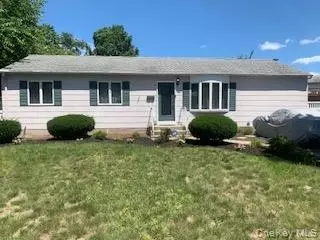 48 Ellen St, Bay Shore, NY 11706