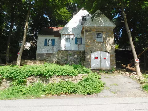39 Sycamore Ter, Mahopac, NY 10541