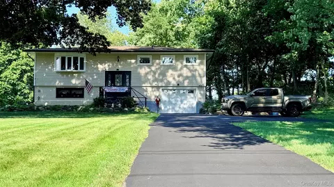 128 Shear Hill Rd, Mahopac, NY 10541