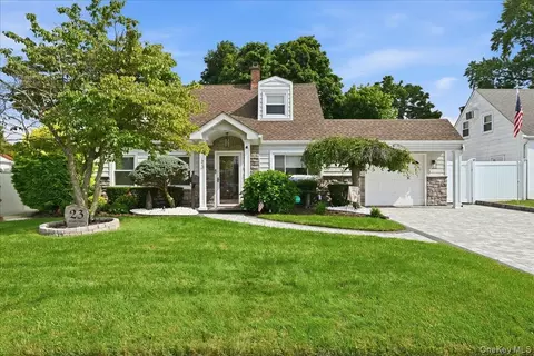 23 Needle Ln, Levittown, NY 11756