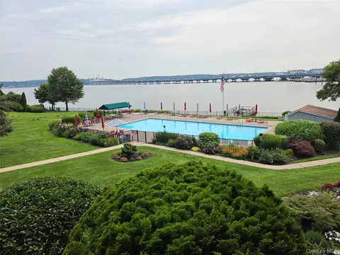 4 Salisbury Pt #1D, Orangetown, NY 10960