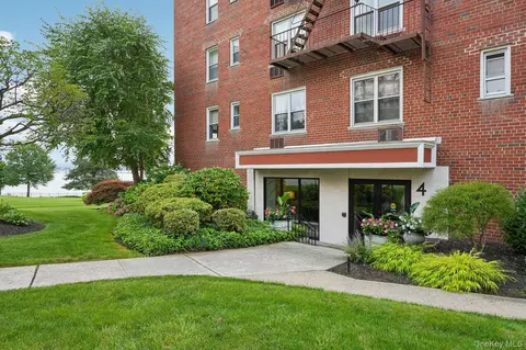 4 Salisbury Pt #1D, Orangetown, NY 10960