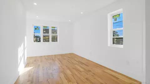 Bedroom - 1011 E 221st St, New York, NY 10469 photo 7 of 8