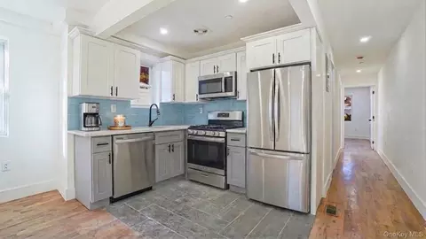 Entry Way - 1011 E 221st St, New York, NY 10469 photo 1 of 1