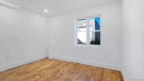 Bedroom - 1011 E 221st St, New York, NY 10469 photo 3 of 8