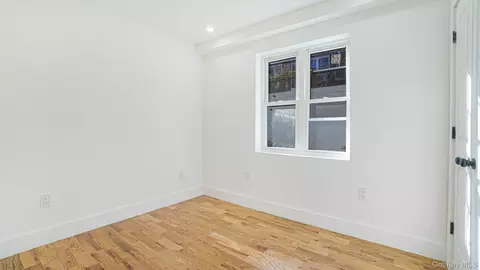 Bedroom - 1011 E 221st St, New York, NY 10469 photo 4 of 8