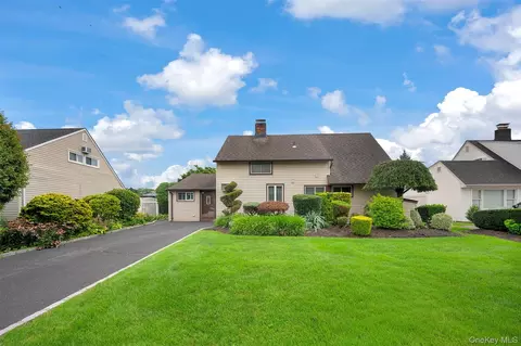 77 Pilgrim Ln, Westbury, NY 11590