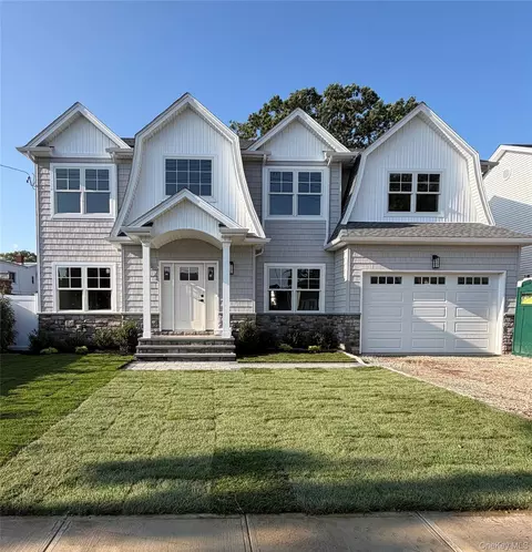 111 Jackson Ave, Massapequa Park, NY 11762