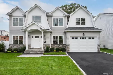 111 Jackson Ave, Massapequa Park, NY 11762
