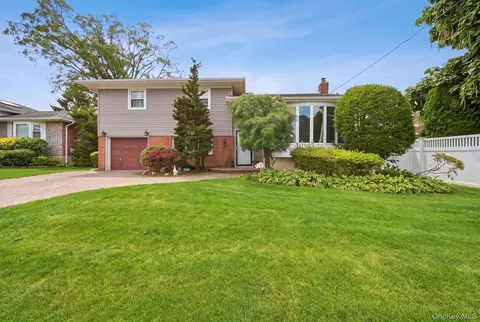 826 Beckman Dr, North Bellmore, NY 11710