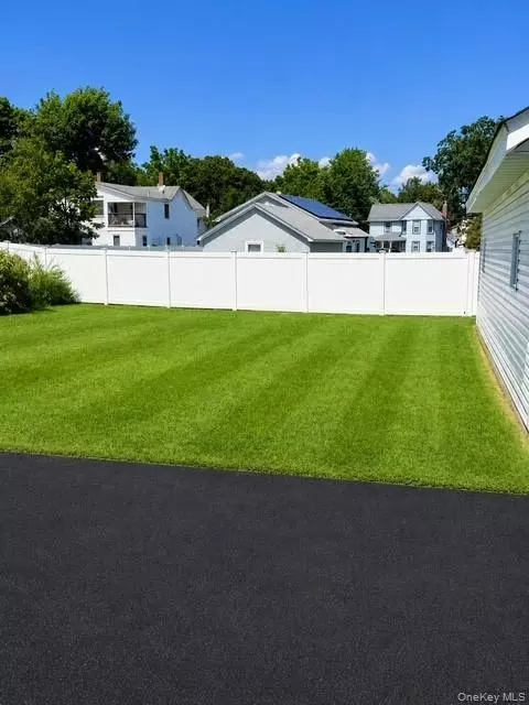 33 Cleveland St, Brookhaven, NY 11772 photo 5