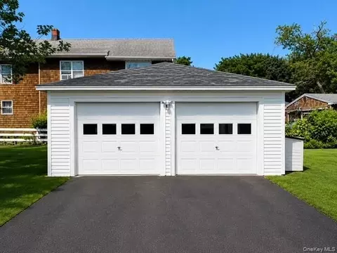 33 Cleveland St, Brookhaven, NY 11772 photo 3