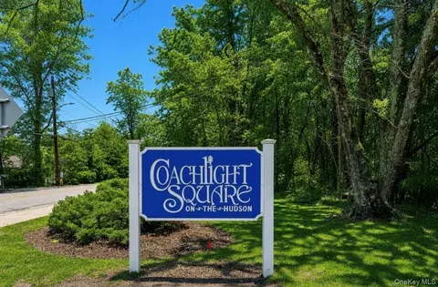 60 Coachlight Sq #60, Cortlandt, NY 10548