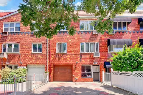 3033 72nd St, New York, NY 11370