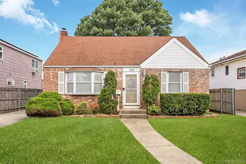 109 Henrietta Ave, Oceanside, NY 11572