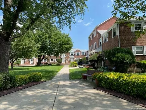 73-23 255th St #G-2, Glen Oaks, NY 11004