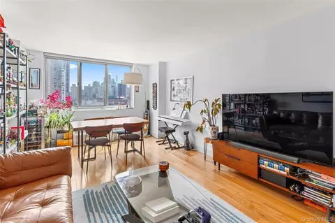 345 E 93rd St #13G, New York, NY 10128