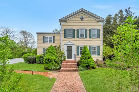 244 N Main St, Southampton, NY 11968