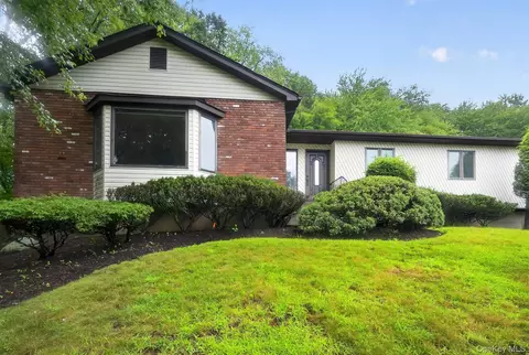 211 Waters Edge, Clarkstown, NY 10989