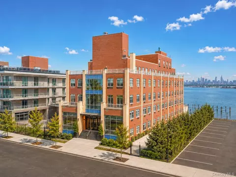1434 110th St #4G, New York, NY 11356