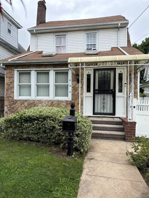 20905 Hollis Ave, New York, NY 11429