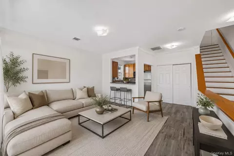 102 Surf Dr, New York, NY 10473