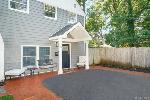 10 Hill St, Northport, NY 11768