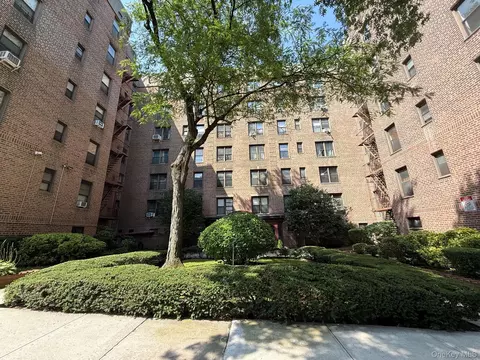 83-05 98 St #5N, New York, NY 11421