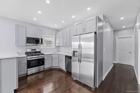 13540 231st St, New York, NY 11413