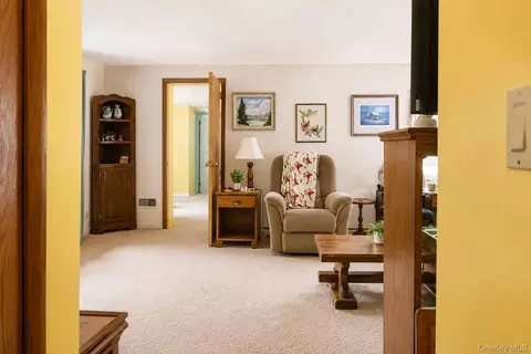 Entry Way - 740 Wallkill Ave, Wallkill, NY 12589 photo 3 of 6